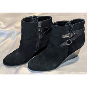 Tahari Simon Women's Black Suede Wedge Ankle Boots Booties Side Zip Size 9M